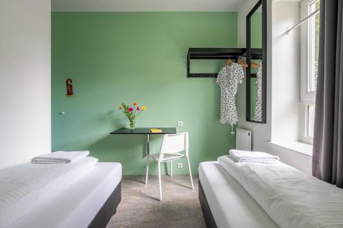 Hans Brinker Hostel Amsterdam – Amsterdam, NY