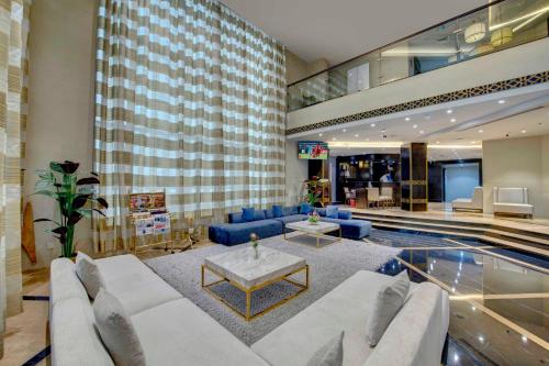 Buitenkant, Lotus Grand Hotel in Dubai