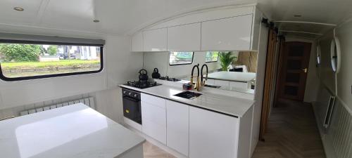 Luxury Boat Stay Liverpool sleeping 6 WiFi, Liverpool (fotografie 8)