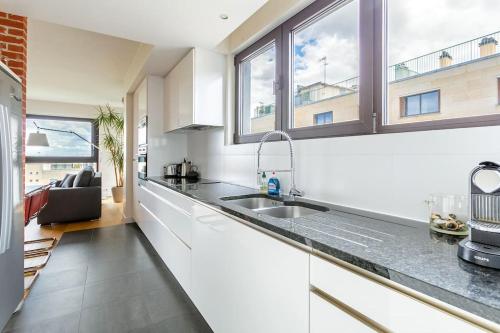 Comfortion Mirage - appartement de luxe avec vue sur la Tour Eiffel et Paris in Сан-Клюд
