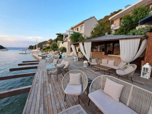 Viesnīcas āriene, Augusta in Lastovo