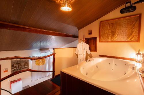 Double Room with Spa Bath image 5