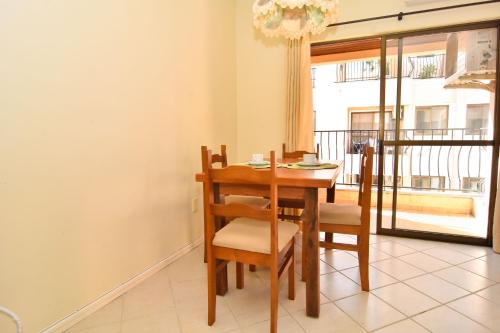 Apto Charmoso e Prático a 300m da Praia P1012 (Apto Charmoso e Pratico a 300m da Praia P1012) in กาโชเอย์รา โด บอม เชซุส