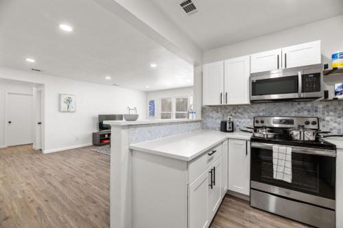 2 Bed 1 Bath Condos near Lakewood in Джуниус-Хайтс