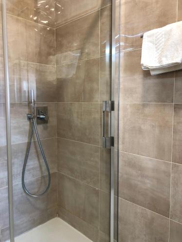 Zuhanyzó, Hostal San Juan in Sahagun