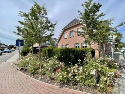 Haus Veronika rechts in Wyk auf Föhr, Deutschland