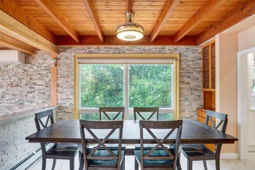 Beautiful Candlewood Lake House with Private Dock! in Danbury, USA