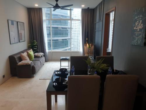 Sky suite klcc with view - image 7