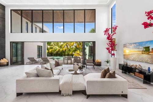 VILLA WATERFRONT MIAMI 6 BEDROOMs SLEEPS 14 PEOPLE in Miami, USA