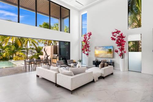 VILLA WATERFRONT MIAMI 6 BEDROOMs SLEEPS 14 PEOPLE in Miami, USA