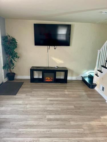 3BR W/ BASEMENT HOME THE LION’S DEN in Temple Hills, USA