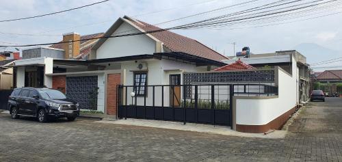 RaYa GuestHouse & Pool, Purwokerto