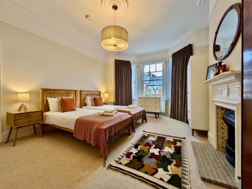 Impressive 5BR family home in Leafy