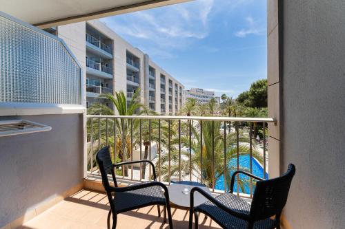 Twin Room with Pool View image 8