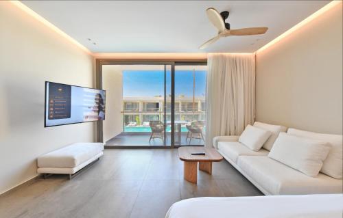1 king bed, 1 sofa bed