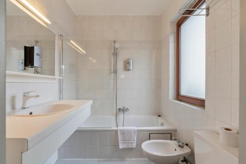 Room in Apartment - Value Stay Brussels South - Comfort Studio - Twin - image 4