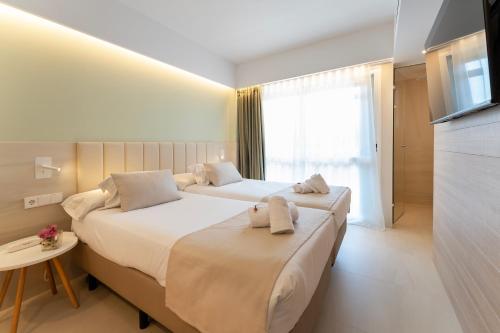 Twin Room image 10
