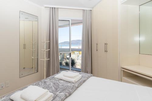 Apartamento com Vista Mar e Acesso a Praia YY4578 in Morro das Pedras