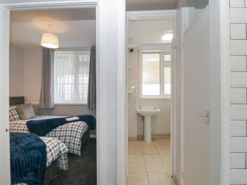 Flat 1, Big Tree Holiday Flats, Paignton (photo 8)