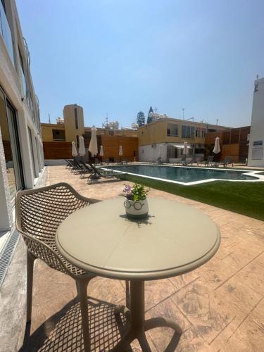المنظر الخارجي, Sun Plaza Suites - Adults Only in أيانابا