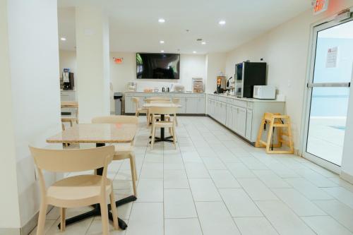 Clarion Pointe-Dillard near Blue Ridge Mountains Clarion Pointe-Dillard near Blue Ridge Mountains