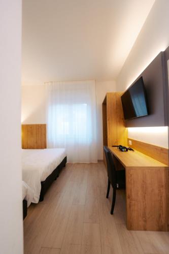 Hotel Everest - main image