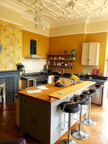 3 bedroom 3 bathroom ground floor condo with veranda in Reigate