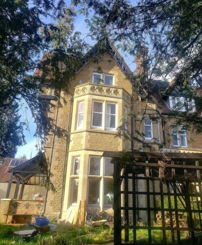 3 bedroom 3 bathroom ground floor condo with veranda in Reigate