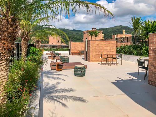 Sapphire Studios: Conforto no Córrego Grande P528 (Sapphire Studios: Conforto no Corrego Grande P528) in 特林達迪