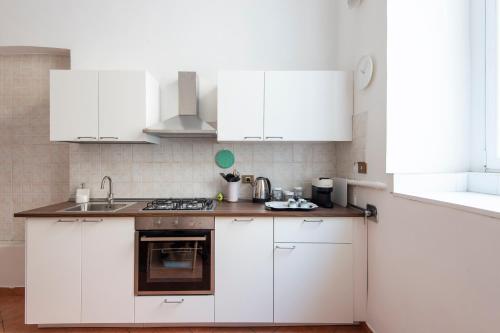 Vittorio Elegant Two Bedroom Apartment, Rome (photo 6)