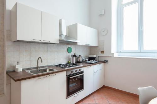 Vittorio Elegant Two Bedroom Apartment, Rome (photo 8)