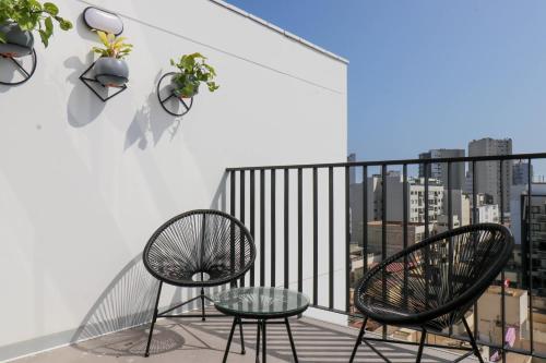 One-Bedroom Premier Apartment image 7