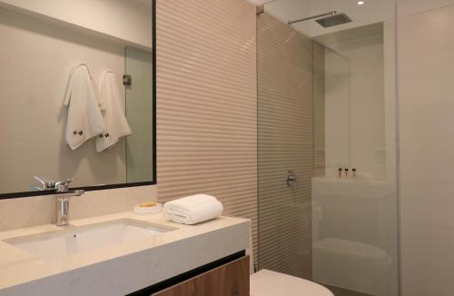 One-Bedroom Premier Apartment image 3