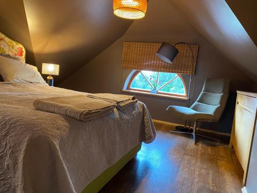 1 queen bed, 1 twin bed, 1 sofa bed