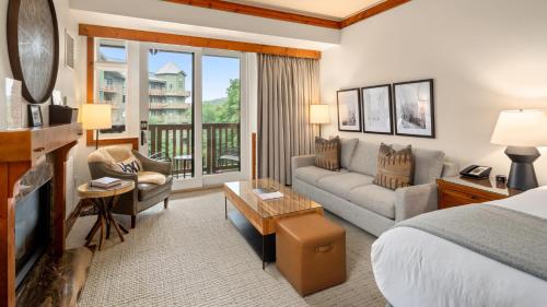 343 Studio NATIONAL 3rd Floor Pool & Mountain Views in Stowe, USA