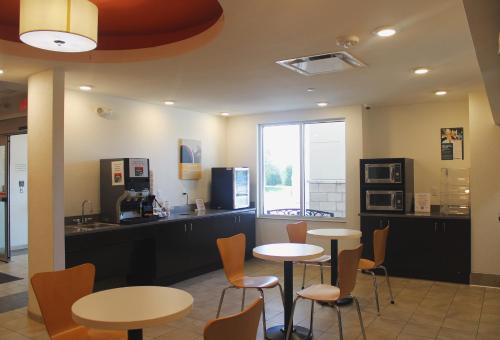 Food and beverages, Motel 6 Mankato, MN in Mankato (MN)