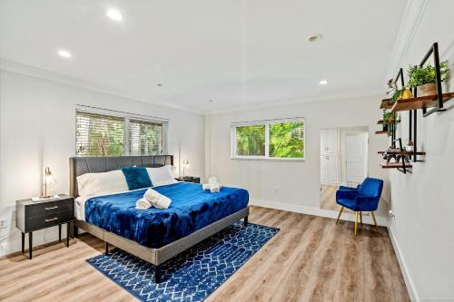Stunning Villa with Tennis Court & Indoor Pool TGH in Miami, USA