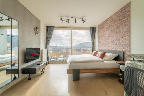 IndustriaLux Suite by Rentez, Praga
