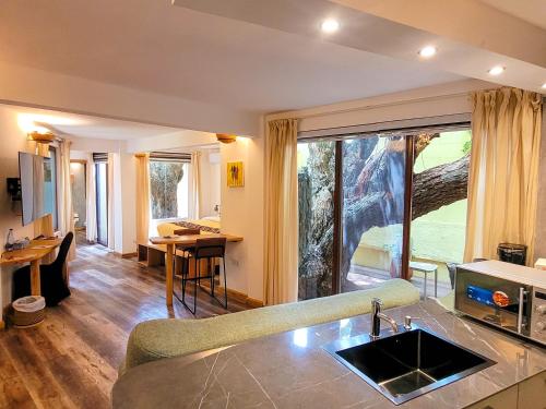 Kjøkken, La Villa Boutique Hotel in North Ridge