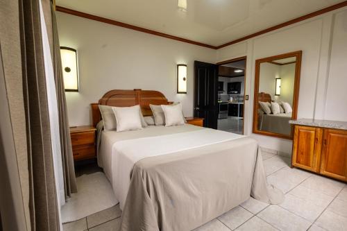 3 bedrooms, 4 beds
