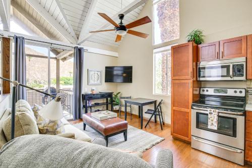 Pet-Friendly Indian Wells Unit with Balcony and Views! in Indian Wells, Vereinigte Staaten von Amerika