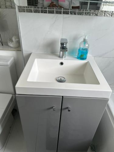 Homely 2bed property free WiFi plus parking