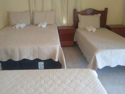 1 double bed, 2 twin beds