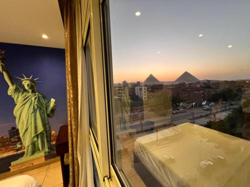 King Khafren Pyramids View Palace 5