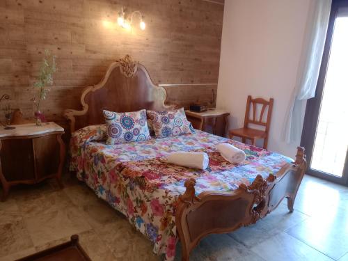 1 double bed, 1 twin bed