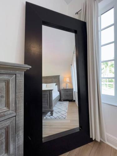 Ocean Drive apartment w Balcony Walk to the Beach in Miami Beach, USA