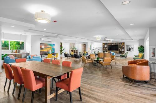 Bar/lounge, The Paloma Resort in Cathedral City (CA)