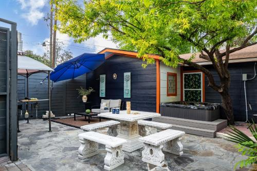 Red River by AvantStay Shared Pool Hot Tub 20 Minutes to Downtown Austin in Austin, USA