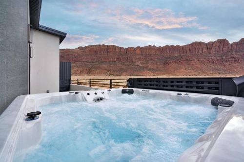 Vizcaya #3 - Moab's Newest Luxury Rental - Private Hot Tub in Spanish Valley