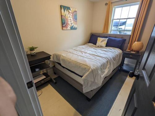 Walk to Washington Park, Pet-friendly, Backyard in Springfield, USA